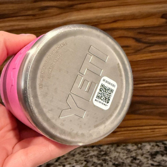 NWT Yeti Wildflower Fuchsia Rambler 20oz Tumbler - Picture 4 of 5
